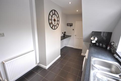 16 The Oval, Dunscroft, Doncaster, DN7 4EE