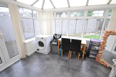 16 The Oval, Dunscroft, Doncaster, DN7 4EE