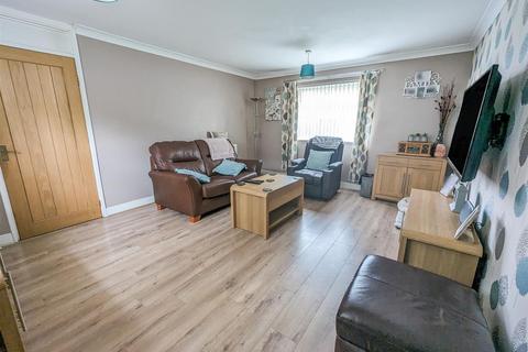 4 bedroom end of terrace house for sale, Brinkhill Walk, Corby NN18