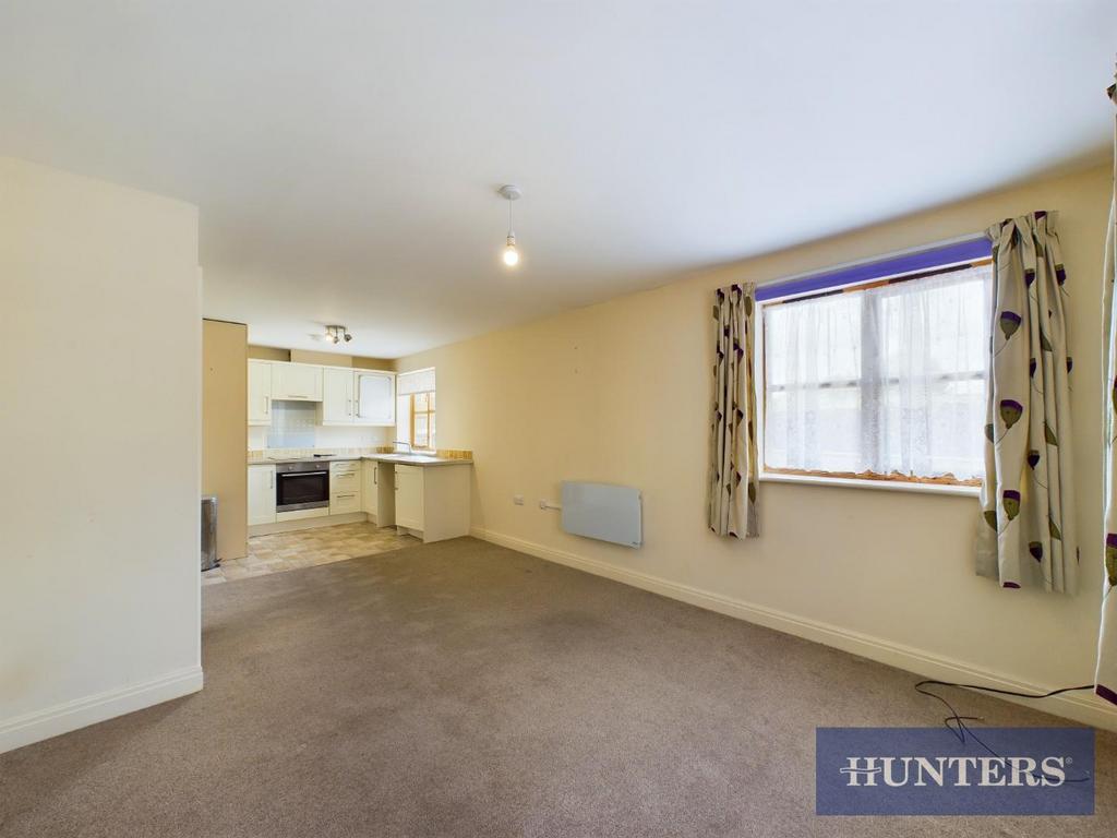 Queens Court, Victoria Road... 1 bed flat for sale £75,000