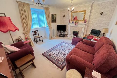 2 bedroom flat for sale, Redlake Road, Stourbridge, DY9 0RY