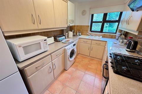 2 bedroom flat for sale, Redlake Road, Stourbridge, DY9 0RY