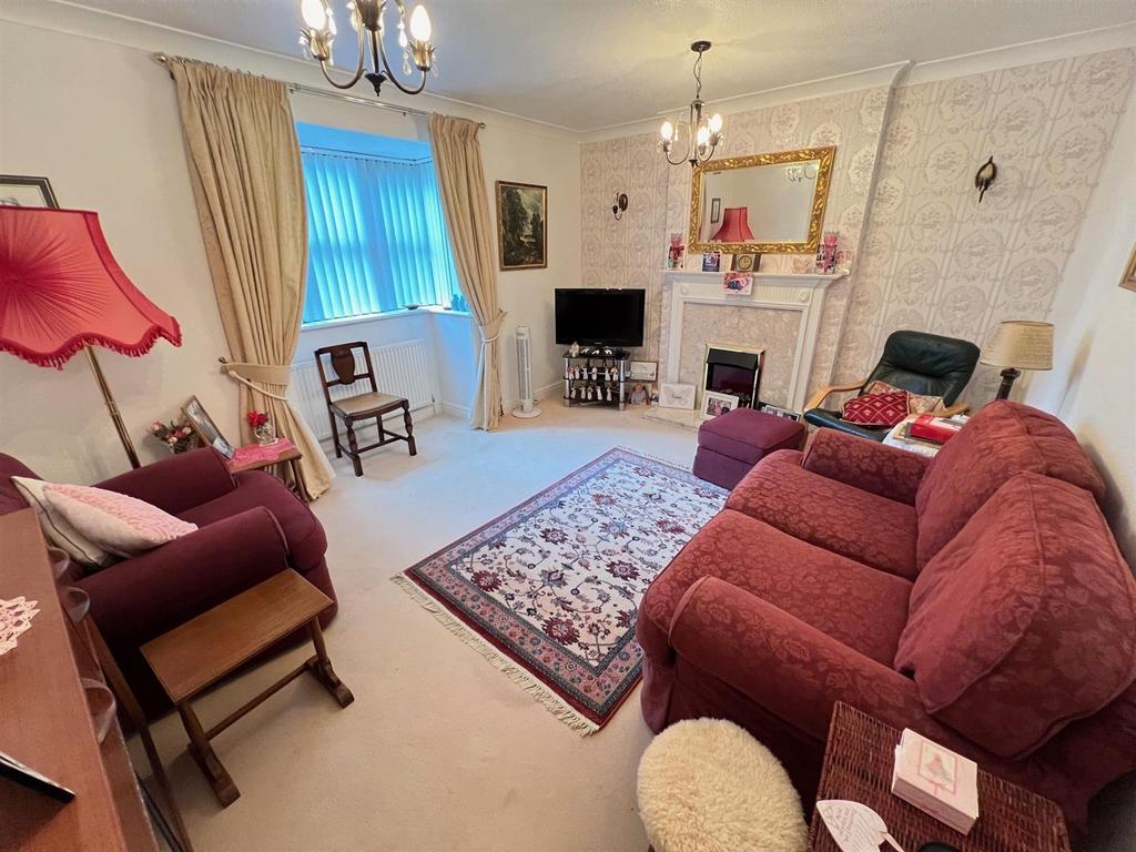 Redlake Road, Stourbridge, DY9 0RY 2 bed flat for sale £180,000