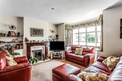 23 Petters Road, Ashtead, KT21 1NB