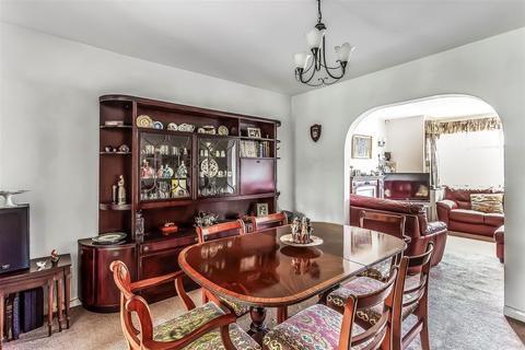 23 Petters Road, Ashtead, KT21 1NB