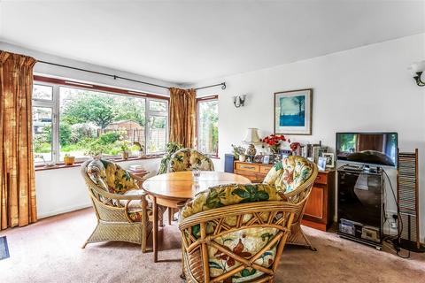23 Petters Road, Ashtead, KT21 1NB