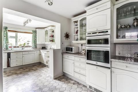 23 Petters Road, Ashtead, KT21 1NB
