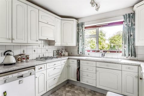 23 Petters Road, Ashtead, KT21 1NB