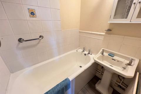 Flat 40, Firmstone Court Firmstone Street, Wollaston, Stourbridge, DY8 4NU