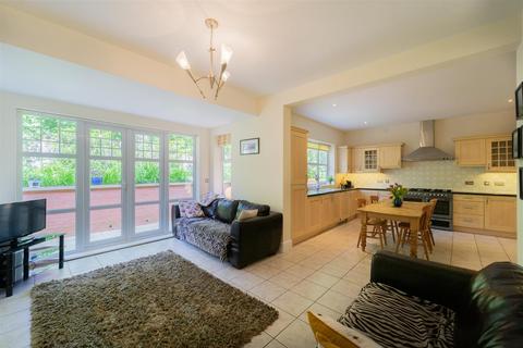 84 Oldfield Road, Heswall, Wirral, CH60 6SG