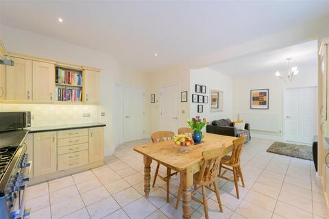 84 Oldfield Road, Heswall, Wirral, CH60 6SG