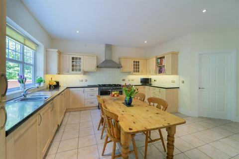 84 Oldfield Road, Heswall, Wirral, CH60 6SG