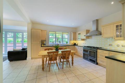 84 Oldfield Road, Heswall, Wirral, CH60 6SG