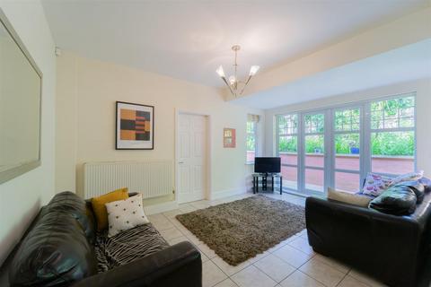 84 Oldfield Road, Heswall, Wirral, CH60 6SG