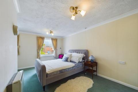 2 bedroom apartment for sale, Stockbridge Road, Chichester