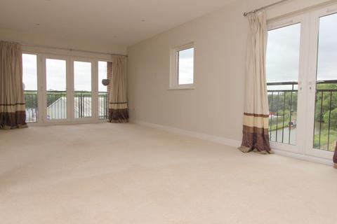 2 bedroom flat to rent, East Dock, The Wharf