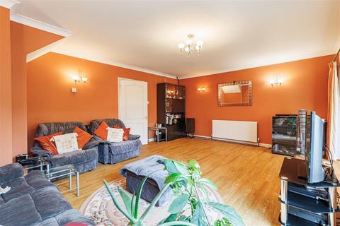 75 Thornhill, North Weald, Epping, CM16 6DW