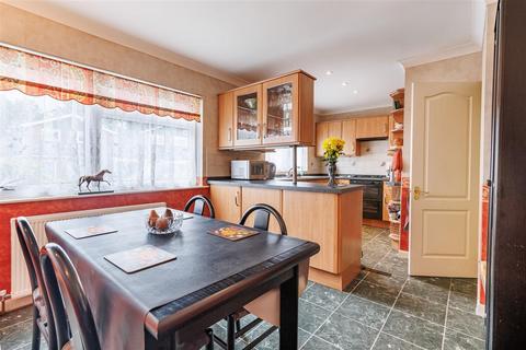 75 Thornhill, North Weald, Epping, CM16 6DW