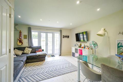 3 bedroom semi-detached house for sale, Woodlands Way, Hastings