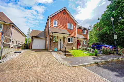 3 bedroom semi-detached house for sale, Woodlands Way, Hastings