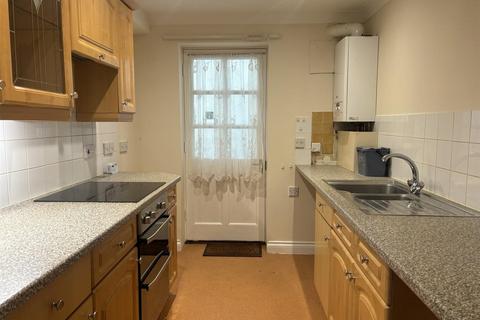 2 bedroom apartment to rent, West Street, Axminster EX13