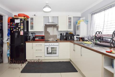 2 bedroom flat for sale, Blindmans Lane, Cheshunt EN8