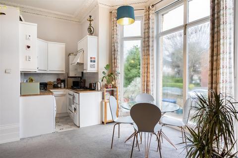 Studio for sale, Surbiton Hill Park, Surbiton