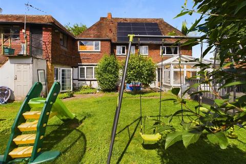 5 bedroom detached house for sale, Walton Park, Walton-On-Thames