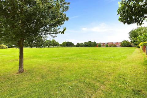 4 bedroom semi-detached house for sale, Kings Road, Walton-On-Thames