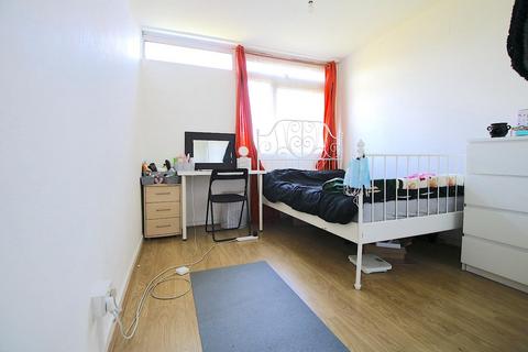 4 bedroom flat to rent, Crowder Street, London E1