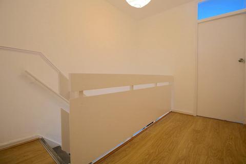 4 bedroom flat to rent, Crowder Street, London E1