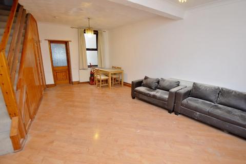 2 bedroom house to rent, Pond Road, Stratford, E15