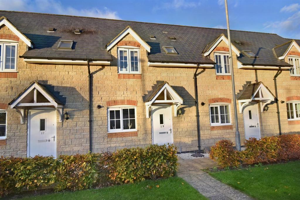 Barnwell Gardens, Corby NN17 2 bed townhouse £900 pcm (£208 pw)