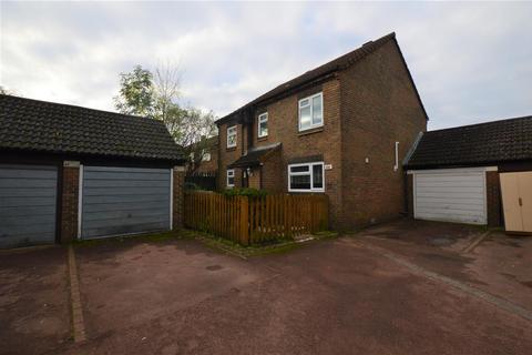 4 bedroom house to rent, Wavell Gardens, Slough