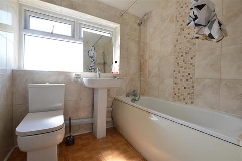 2 bedroom maisonette for sale, Lancaster Avenue, Slough