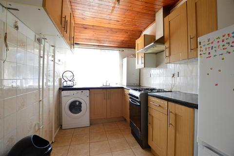 2 bedroom maisonette for sale, Lancaster Avenue, Slough