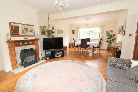 4 bedroom detached house for sale, Pine Walk, Carshalton SM5