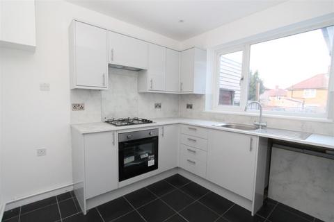 3 bedroom end of terrace house for sale, Selby Road, Carshalton SM5