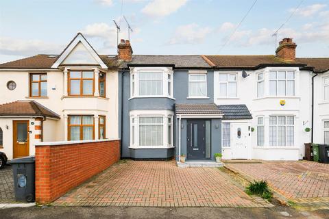4 bedroom terraced house to rent, Marmion Avenue, Chingford