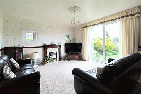 3 bedroom detached house for sale, Kaye Lane, Almondbury, Huddersfield, HD5 8XT