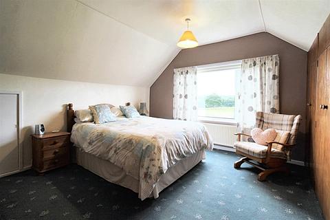 3 bedroom detached house for sale, Kaye Lane, Almondbury, Huddersfield, HD5 8XT
