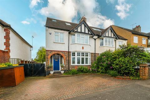4 bedroom semi-detached house to rent, Connaught Avenue, Chingford, London
