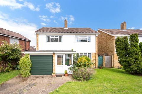 2 Lindsay Close, Epsom, KT19 8JJ
