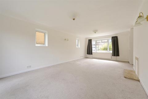 2 Lindsay Close, Epsom, KT19 8JJ