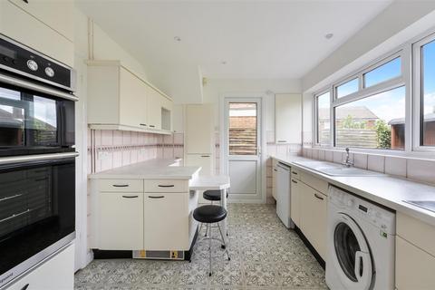 2 Lindsay Close, Epsom, KT19 8JJ