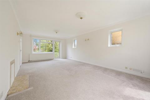 2 Lindsay Close, Epsom, KT19 8JJ
