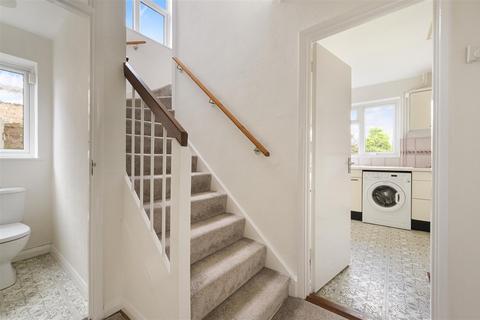 2 Lindsay Close, Epsom, KT19 8JJ