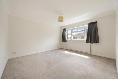 2 Lindsay Close, Epsom, KT19 8JJ