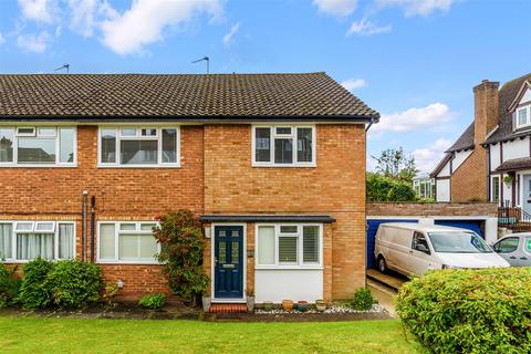 2 bedroom maisonette for sale, Fir Tree Road, Epsom Downs