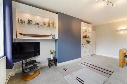 2 bedroom maisonette for sale, Fir Tree Road, Epsom Downs